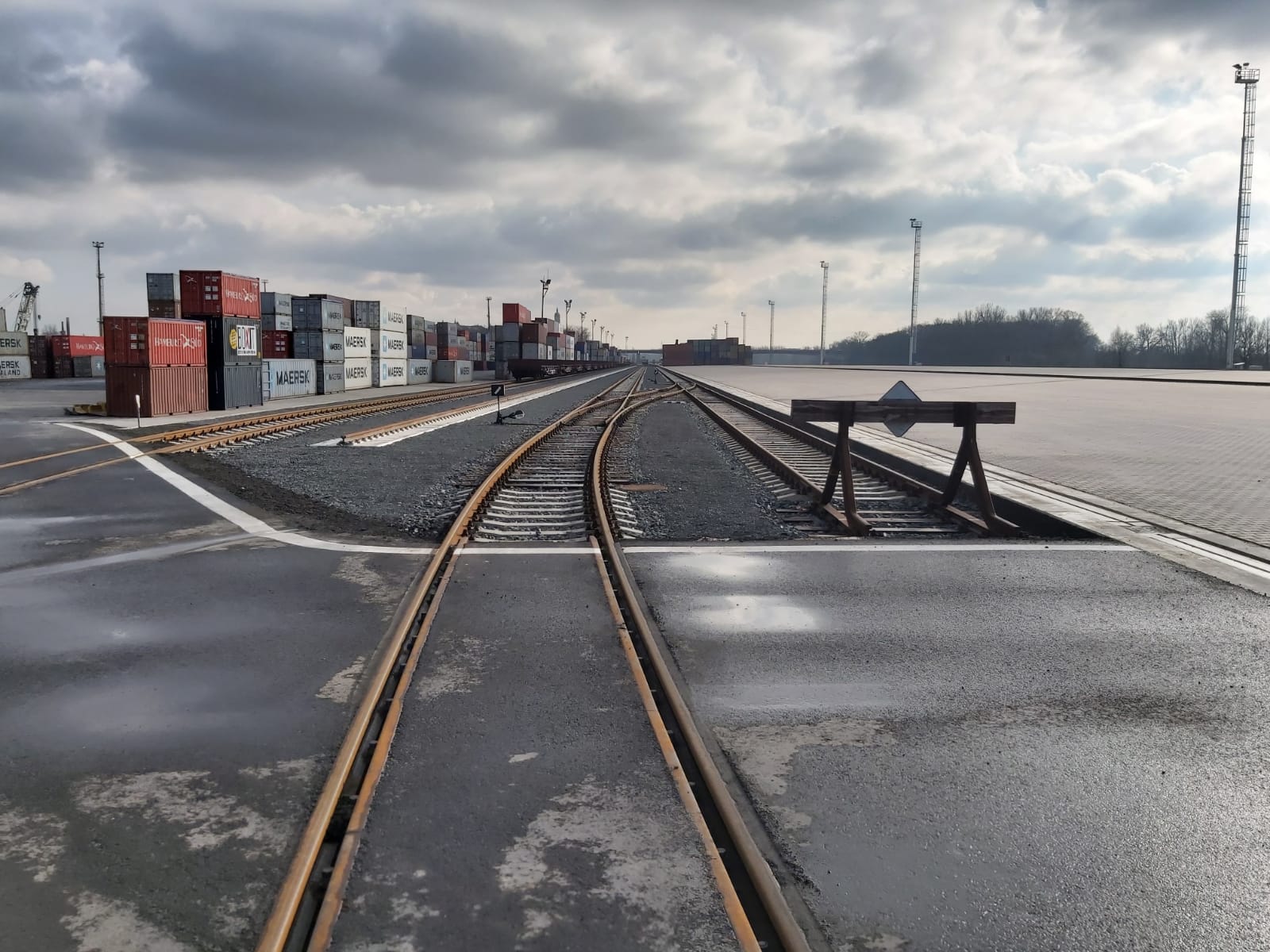 Mělník – ekologizace kontejnerového terminálu - Wegen- en bruggenbouw