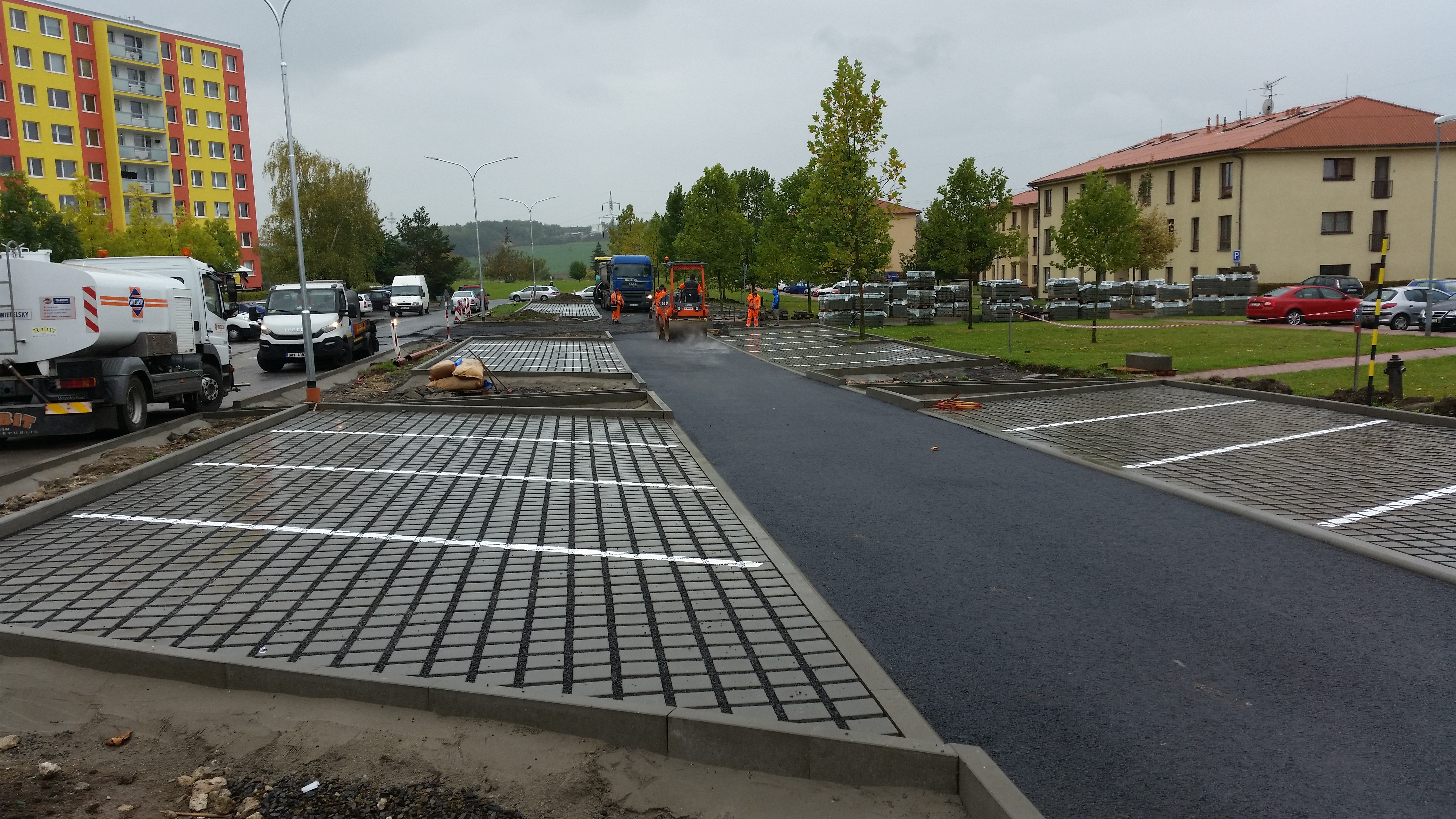 Roudnice nad Labem – výstavba parkovacích stání v ul. Neklanova–Okružní - Wegen- en bruggenbouw
