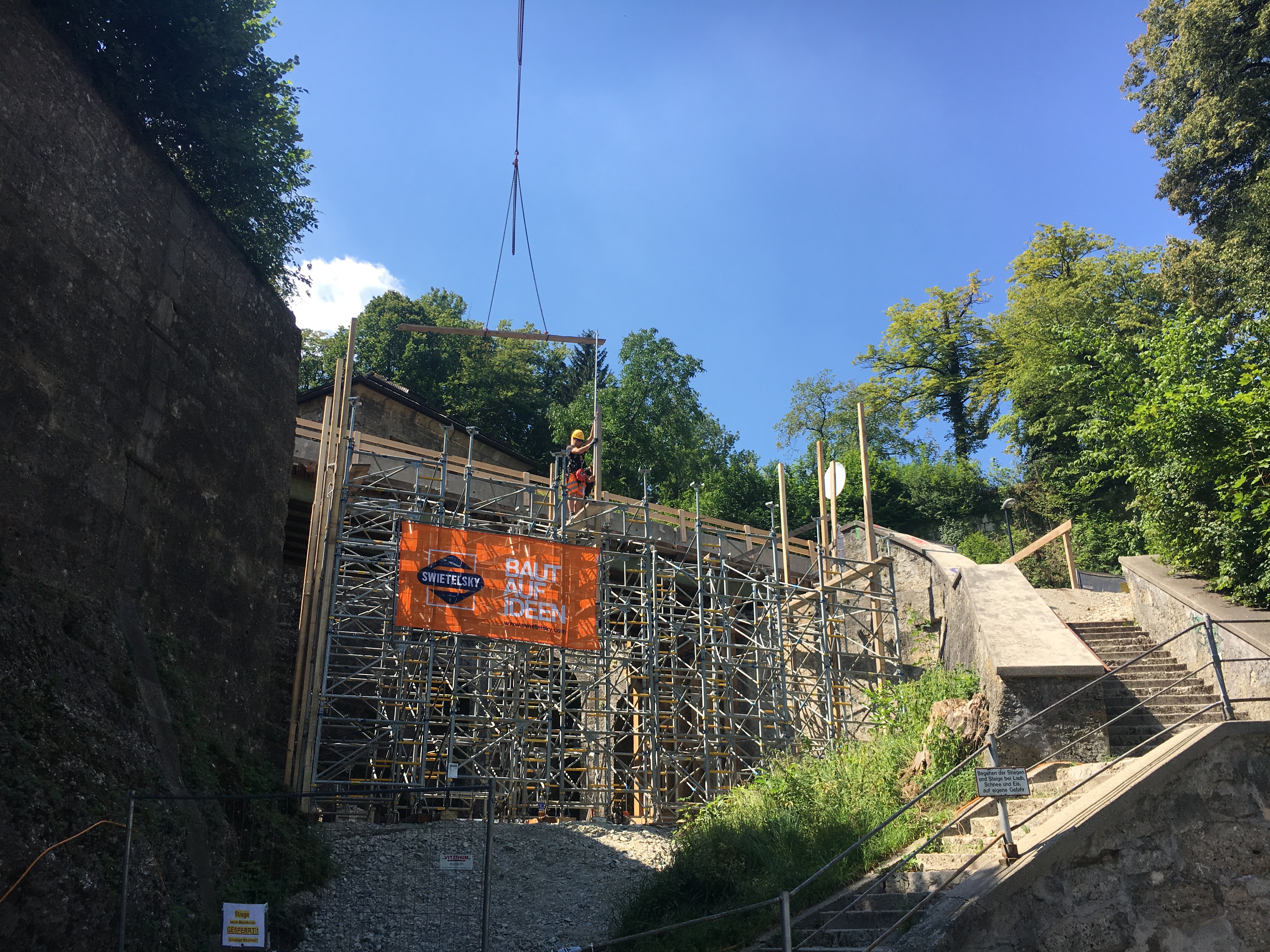 Neuba Brücke Monikapforte am Mönchsberg, Salzburg - Wegen- en bruggenbouw