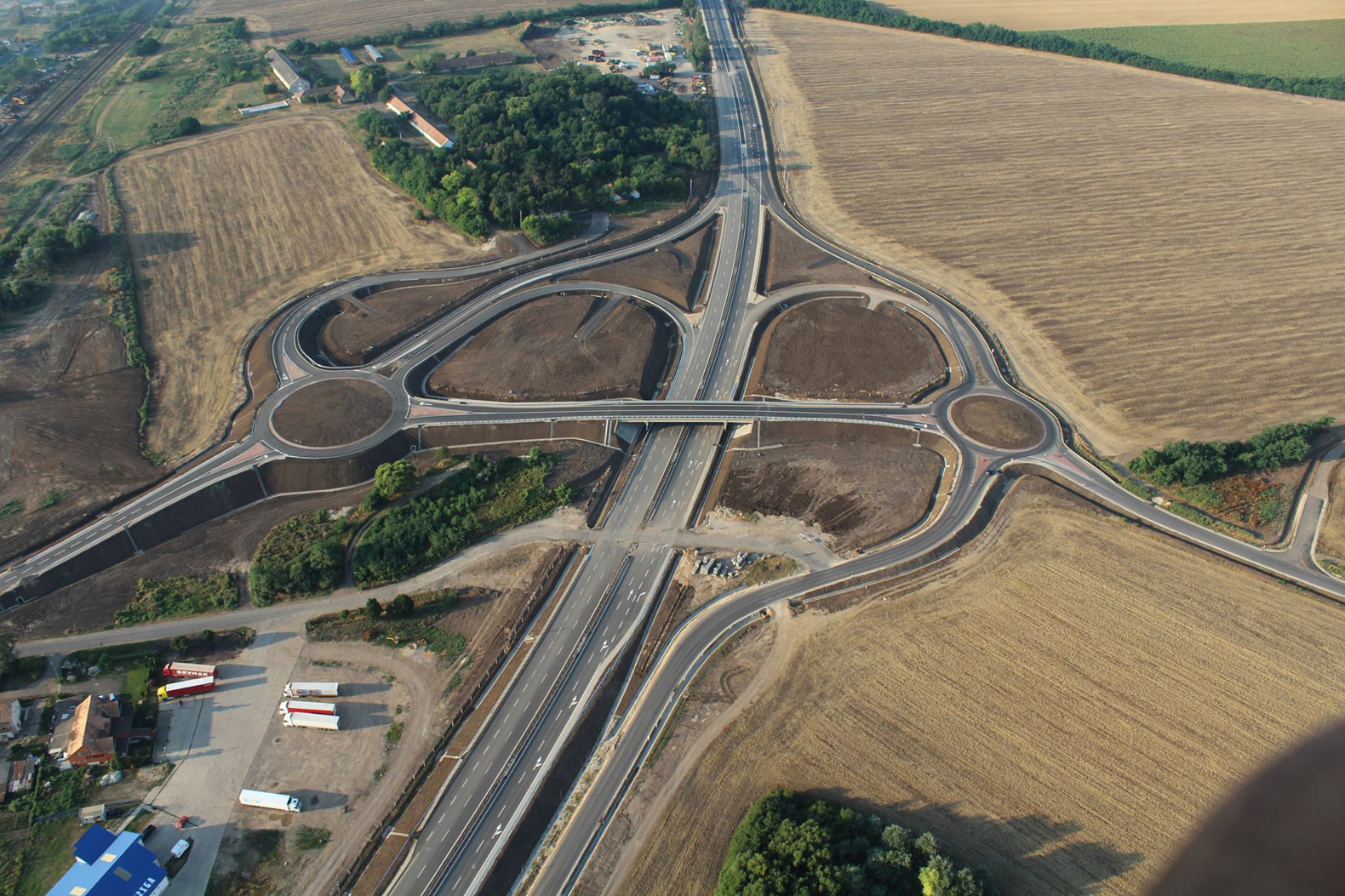 21.sz. főút négynyomúsítása  - Wegen- en bruggenbouw