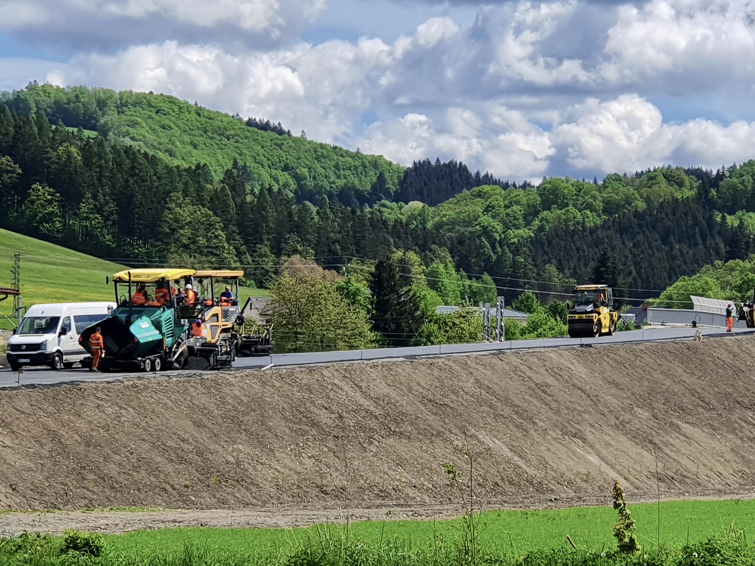 Silnice III/05736, Vsetín – sanace silničního tělesa, ul. Bobrky - Wegen- en bruggenbouw