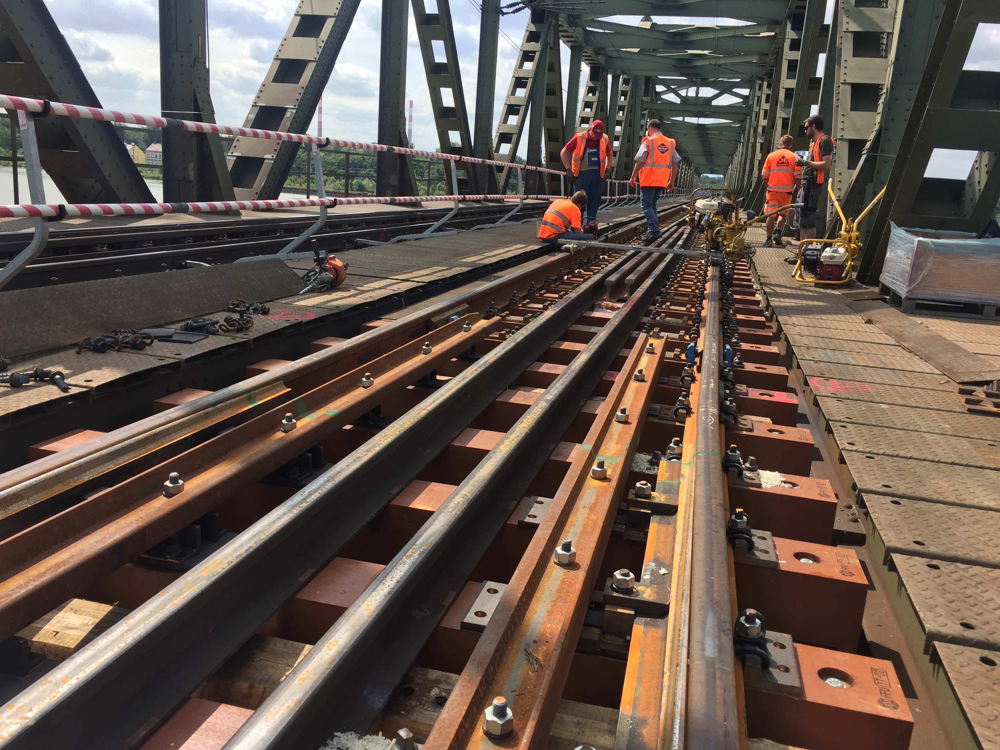 Brückenholztausch FFU Ostbahnbrücken - Spoorwegbouw