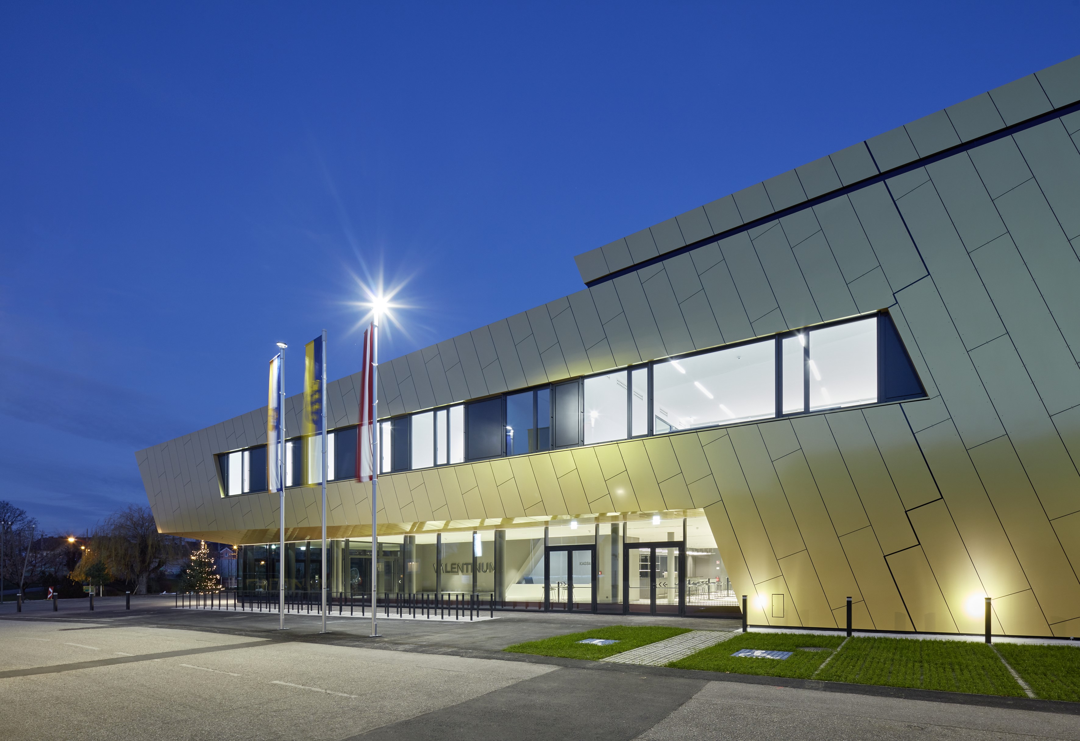Veranstaltungszentrum St. Valentin - Bouw
