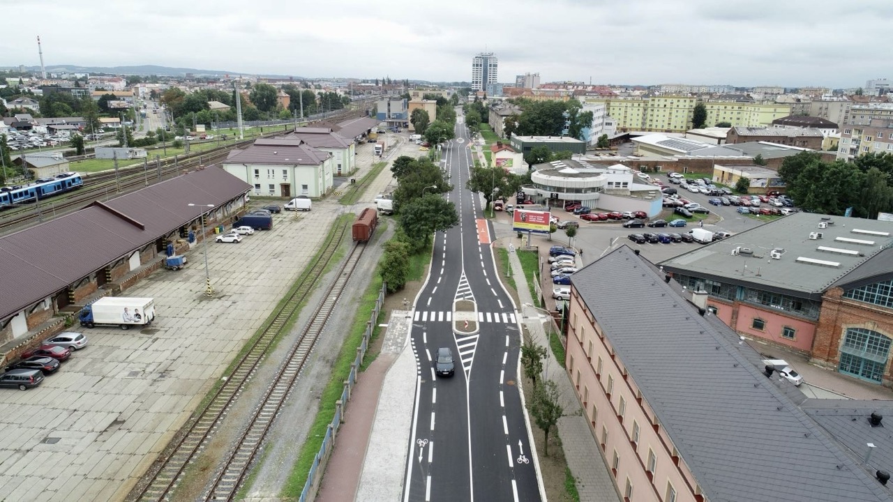 Olomouc – nová část Jantarové cyklostezky a rekonstrukce ul. Jeremenkova - Wegen- en bruggenbouw