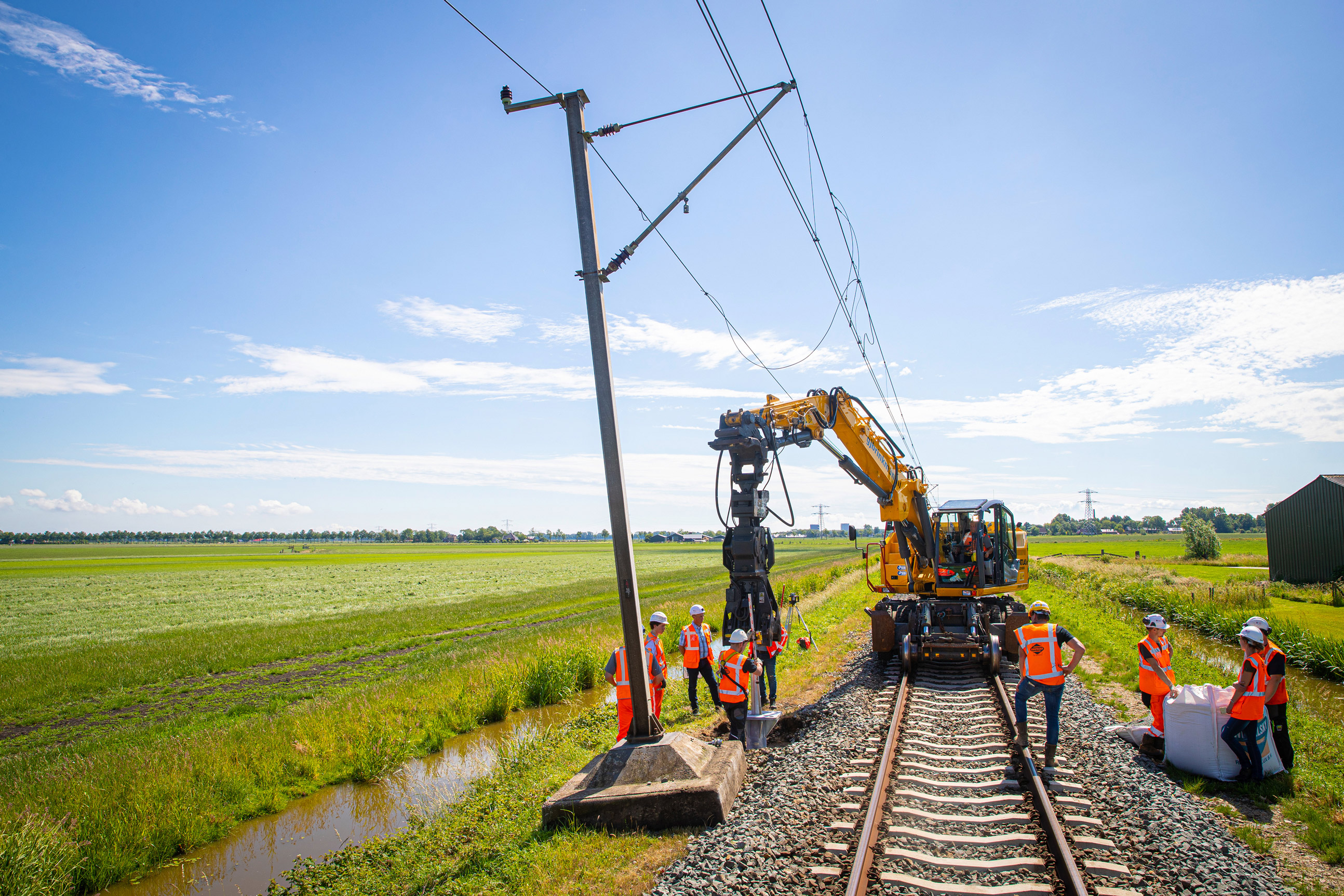 Vernieuwde fundamenten, Heerhugowaard-Enkhuizen - Spoorwegbouw