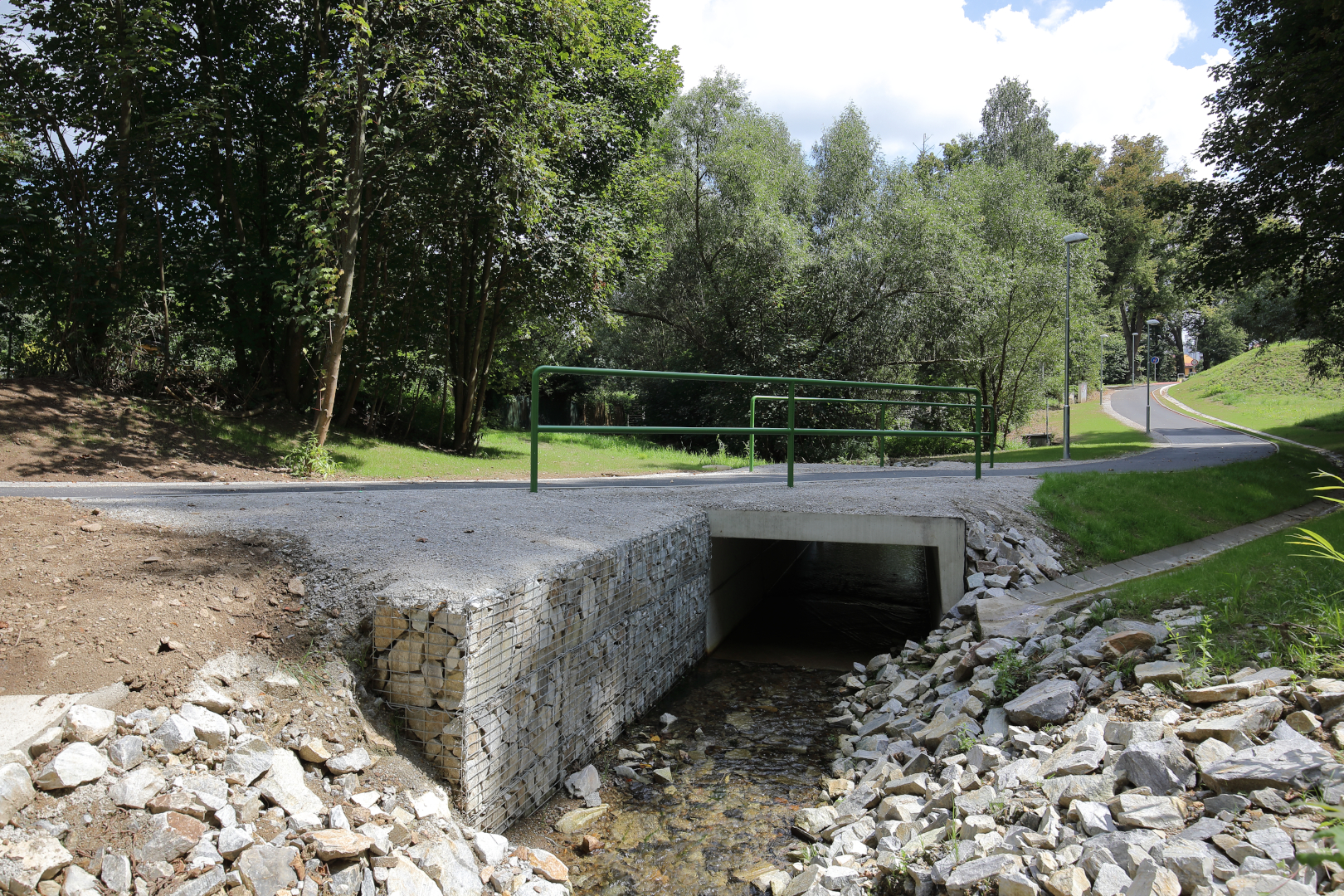 Velešín – výstavba stezky a podchodu pod silnicí I/3 - Wegen- en bruggenbouw