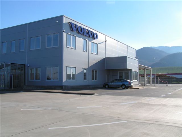 Predajné a servisné centrum VOLVO Truck Strečno / priemyselné a energetické stavby - Bouw