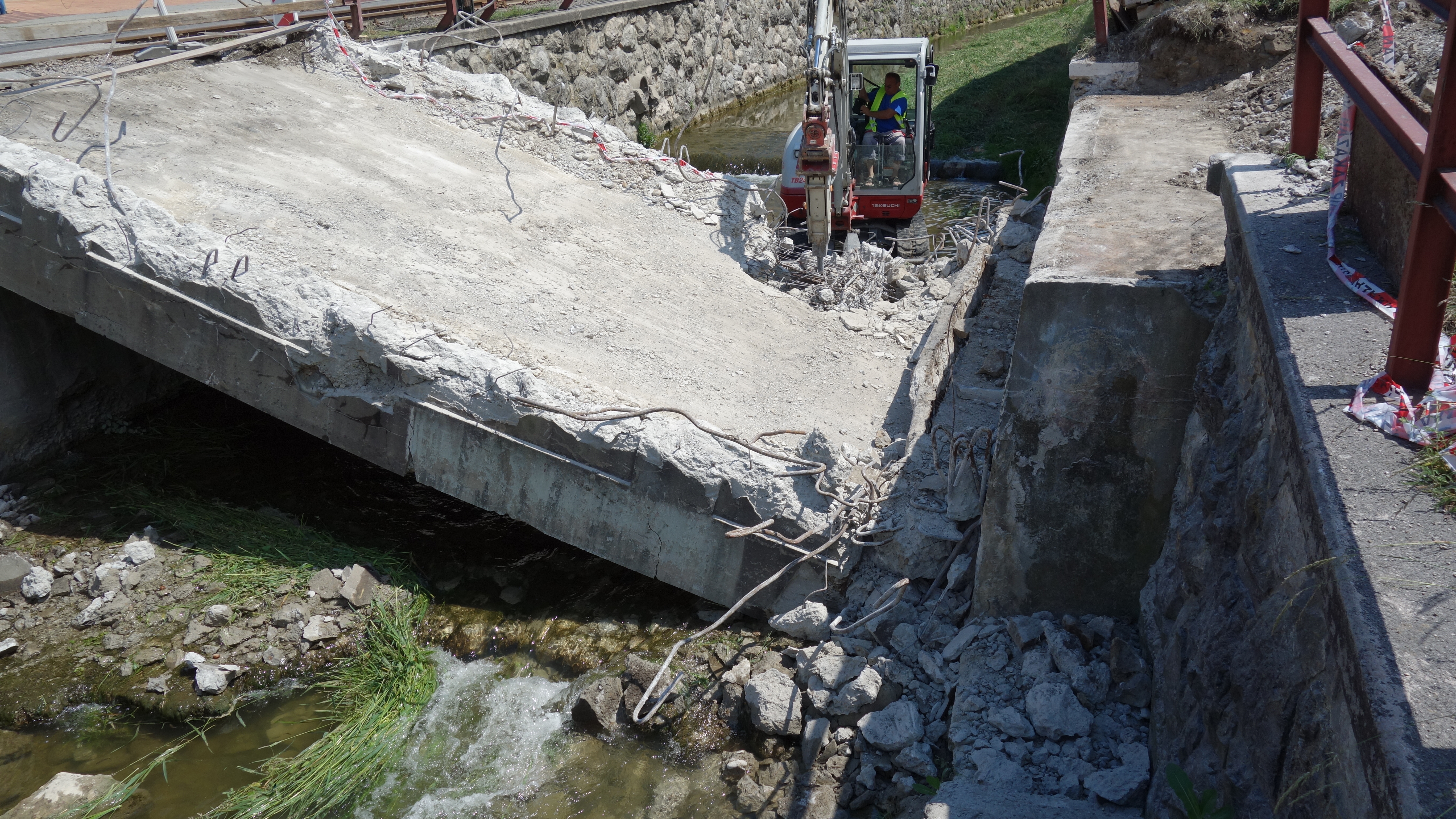 Prestavba mosta cez Tepličku v Trenčianskej Teplej - Wegen- en bruggenbouw