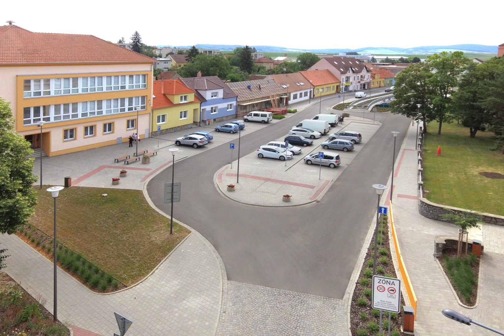 Úprava náměstí ve Ždánicích - Wegen- en bruggenbouw