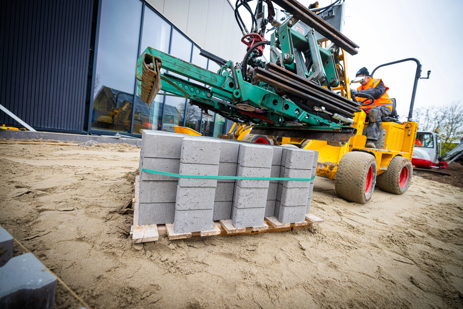 Web 20251127 094427 SV4163