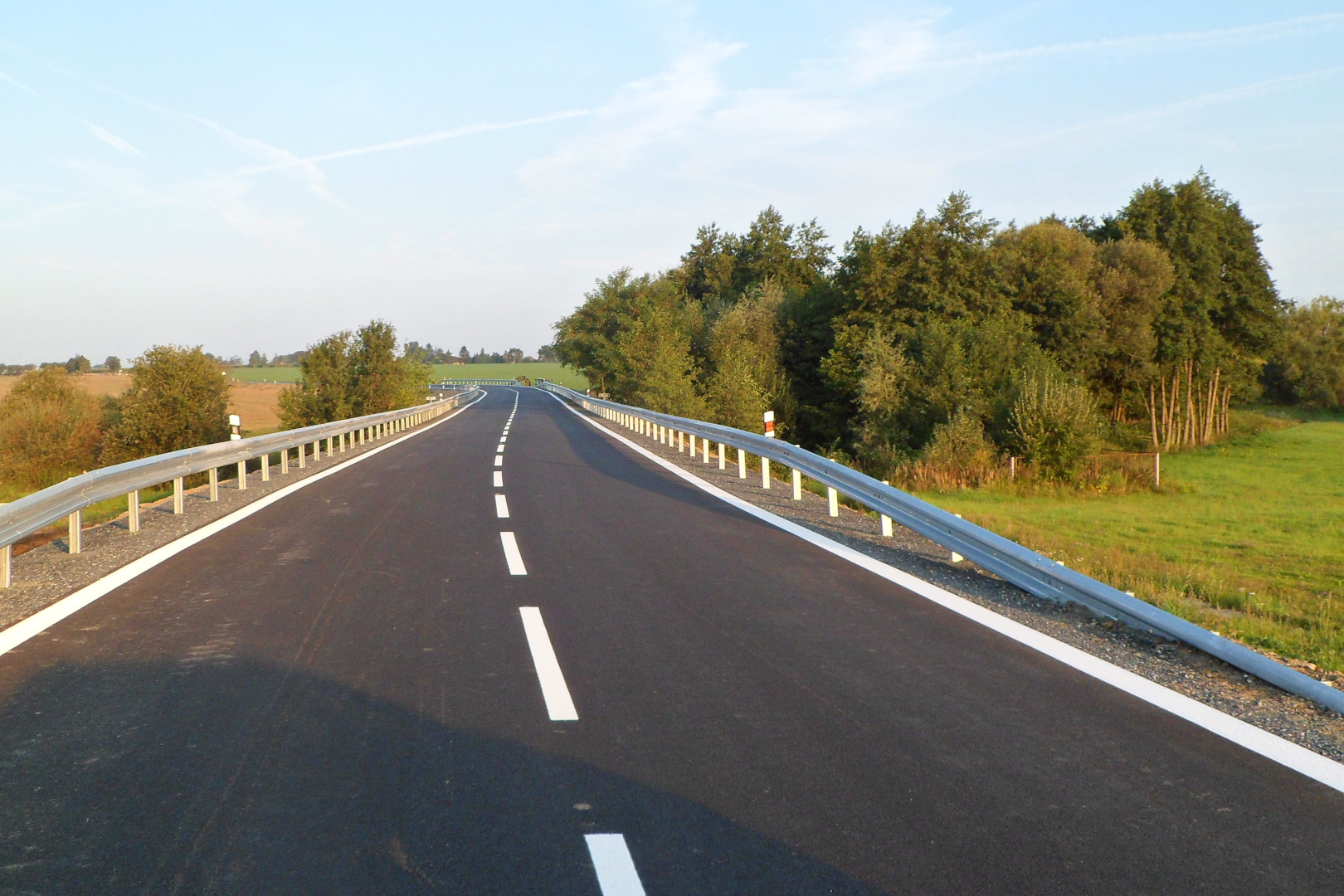 Silnice II/335 – rekonstrukce úseku Uhlířské Janovice – Staňkovice - Wegen- en bruggenbouw
