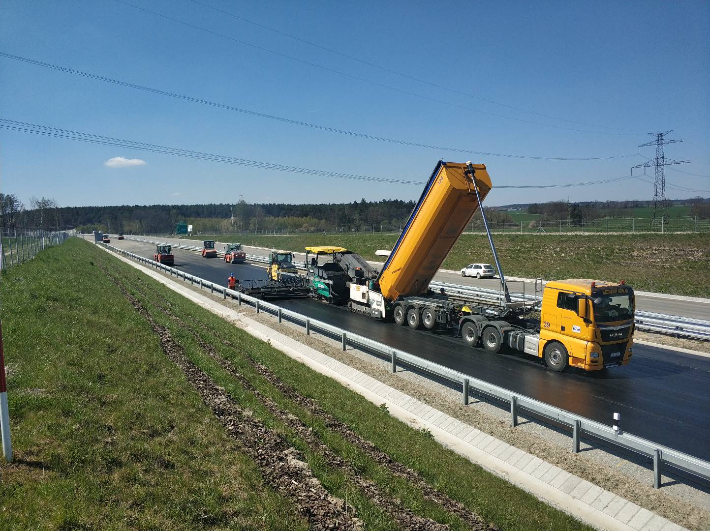 Dálnice D3 – výstavba úseku Bošilec–Ševětín - Wegen- en bruggenbouw