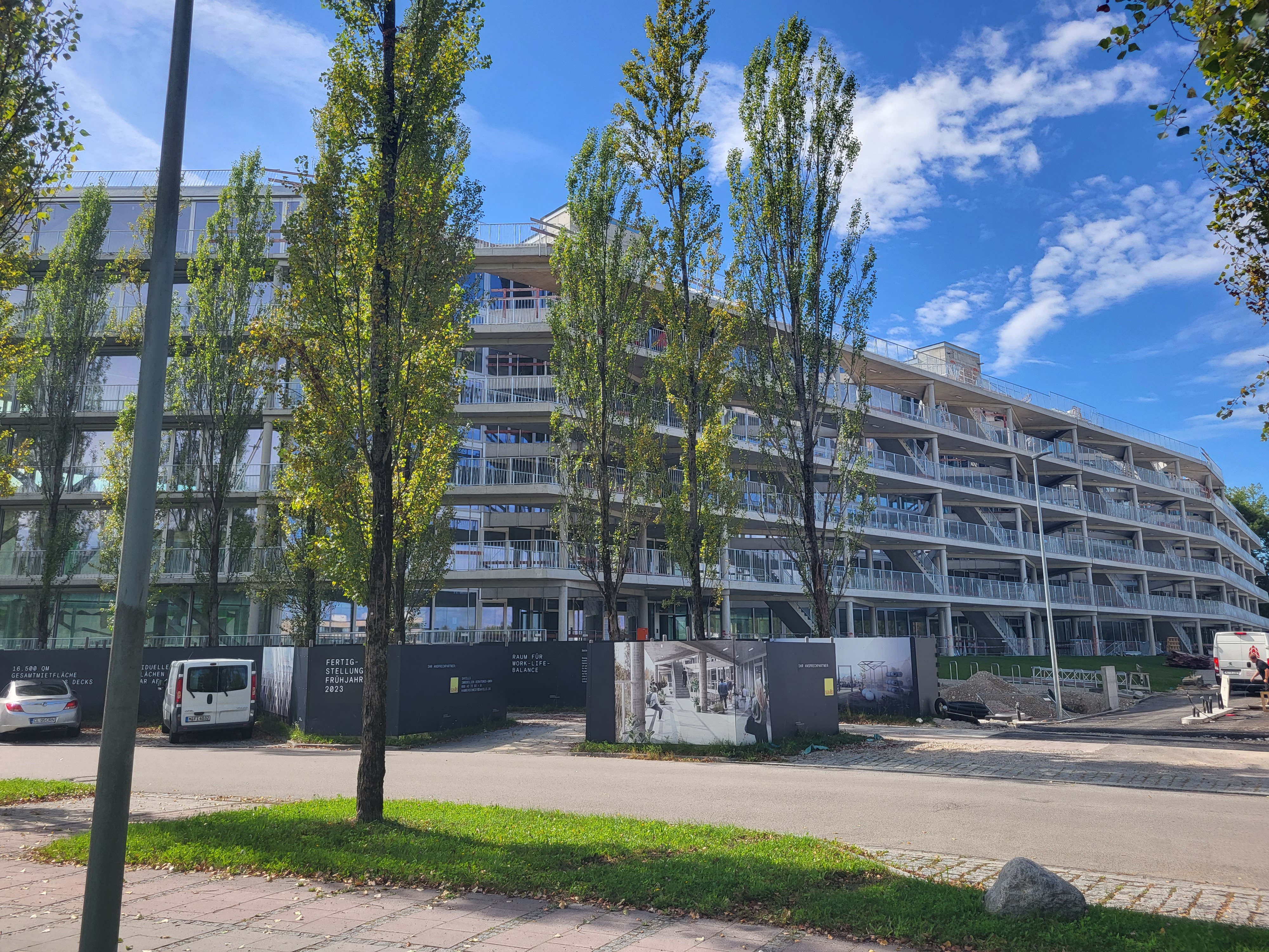 Hammerschmidt - Bürogebäude mit Dachterrasse und offenem Parkdeck - Bouw