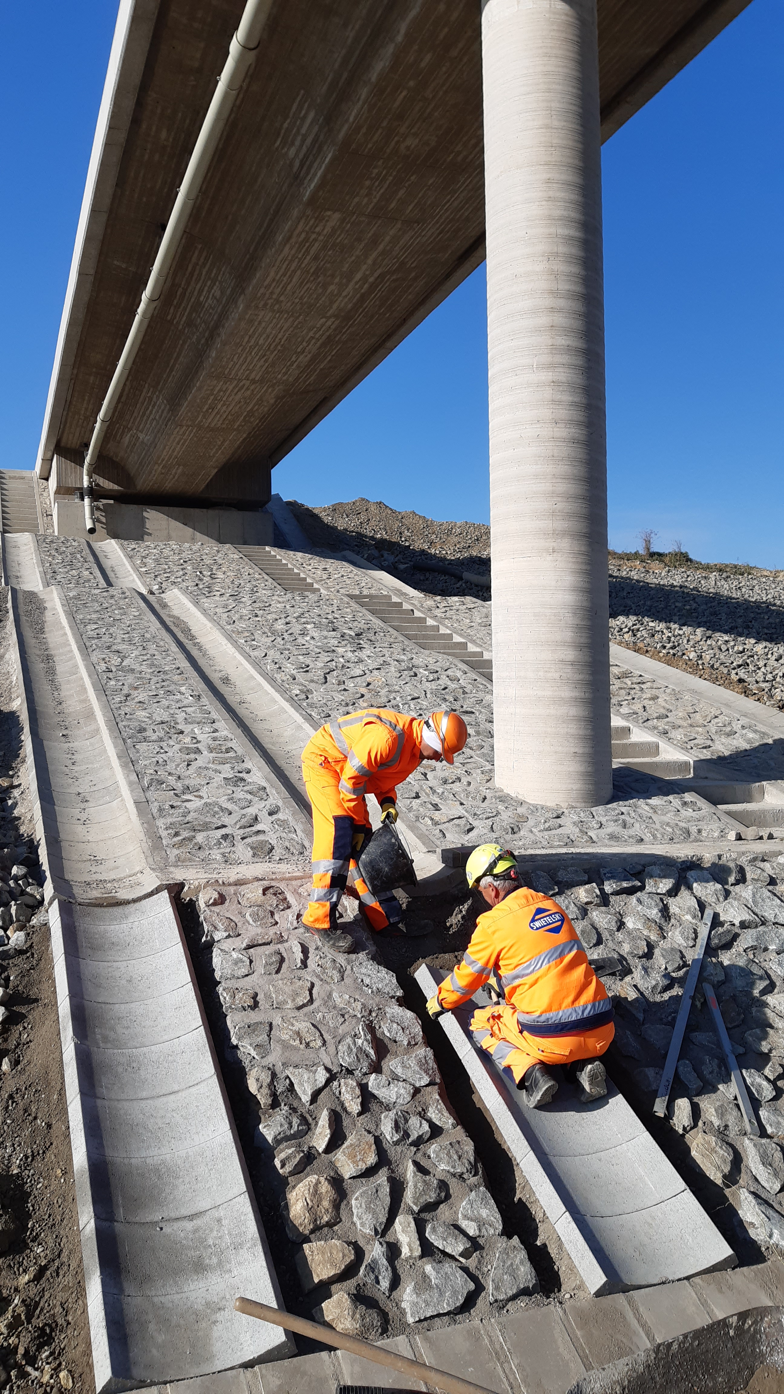 218-00 Most v km 10,630 na prístupovej ceste nad diaľnicou D1 Budimír - Bidovce (93,80 m) - Wegen- en bruggenbouw