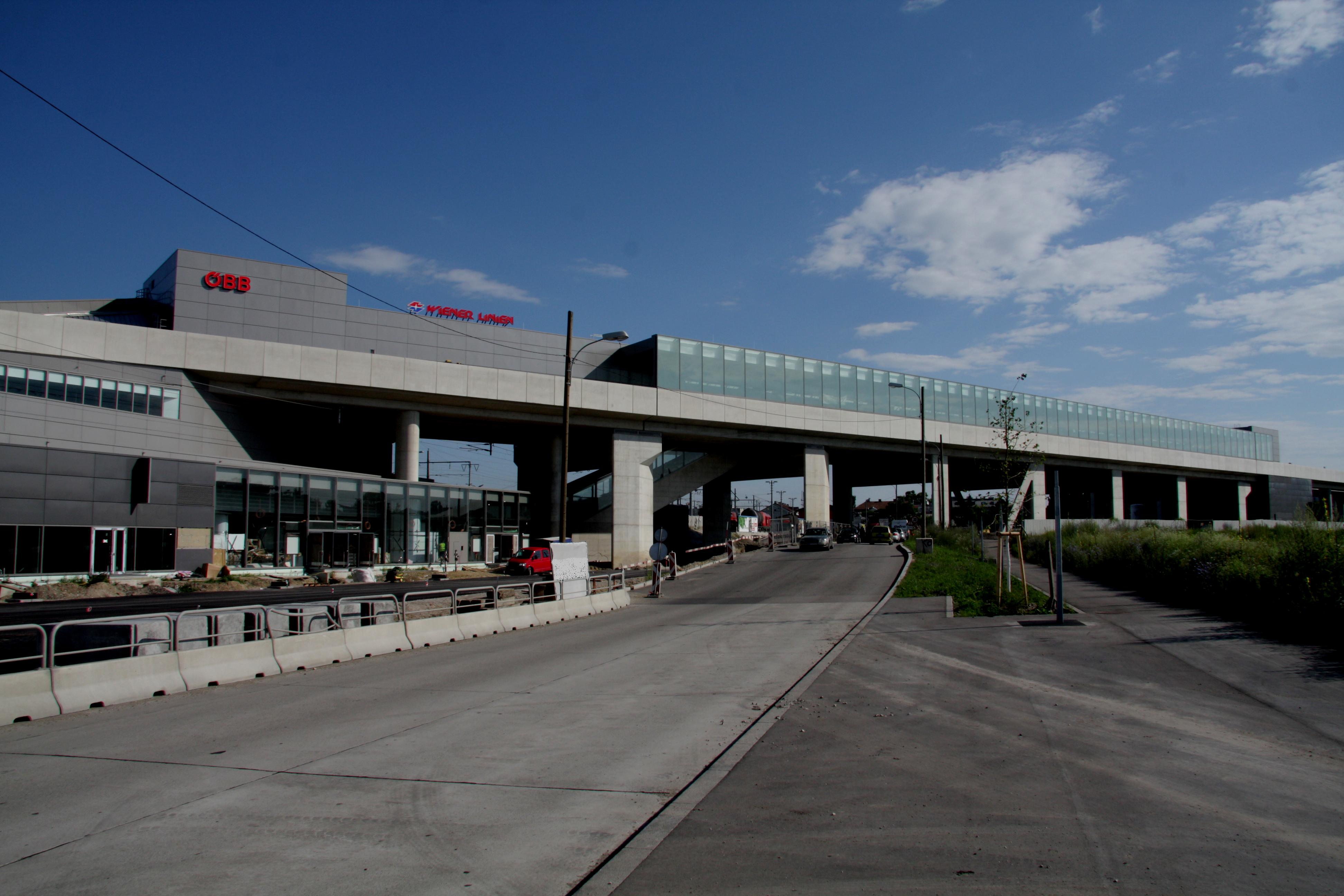 Wiener U-Bahnlinie 2, Baulos 8 - Stadlau - Wegen- en bruggenbouw