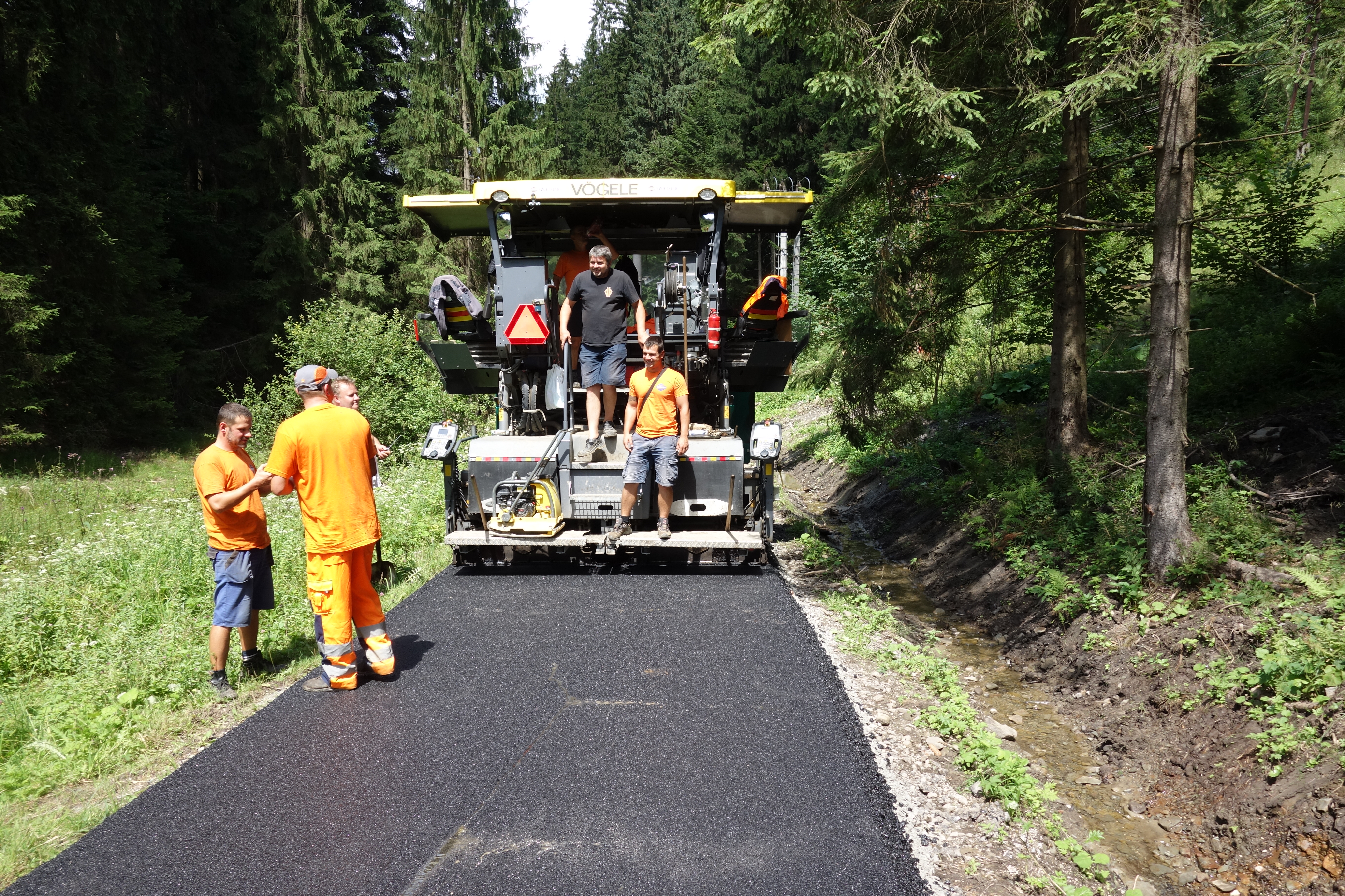 Rekonštrukcia komunikácii v obci Dlhá nad Kysucou - Wegen- en bruggenbouw