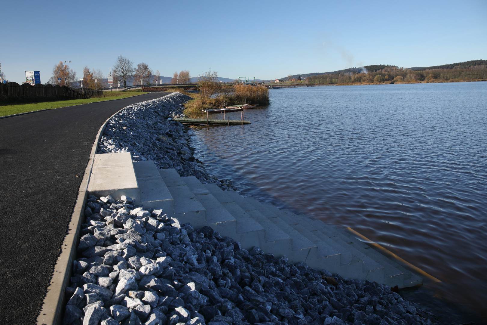 Černá v Pošumaví – cyklostezka CS1 podél jezera - Wegen- en bruggenbouw