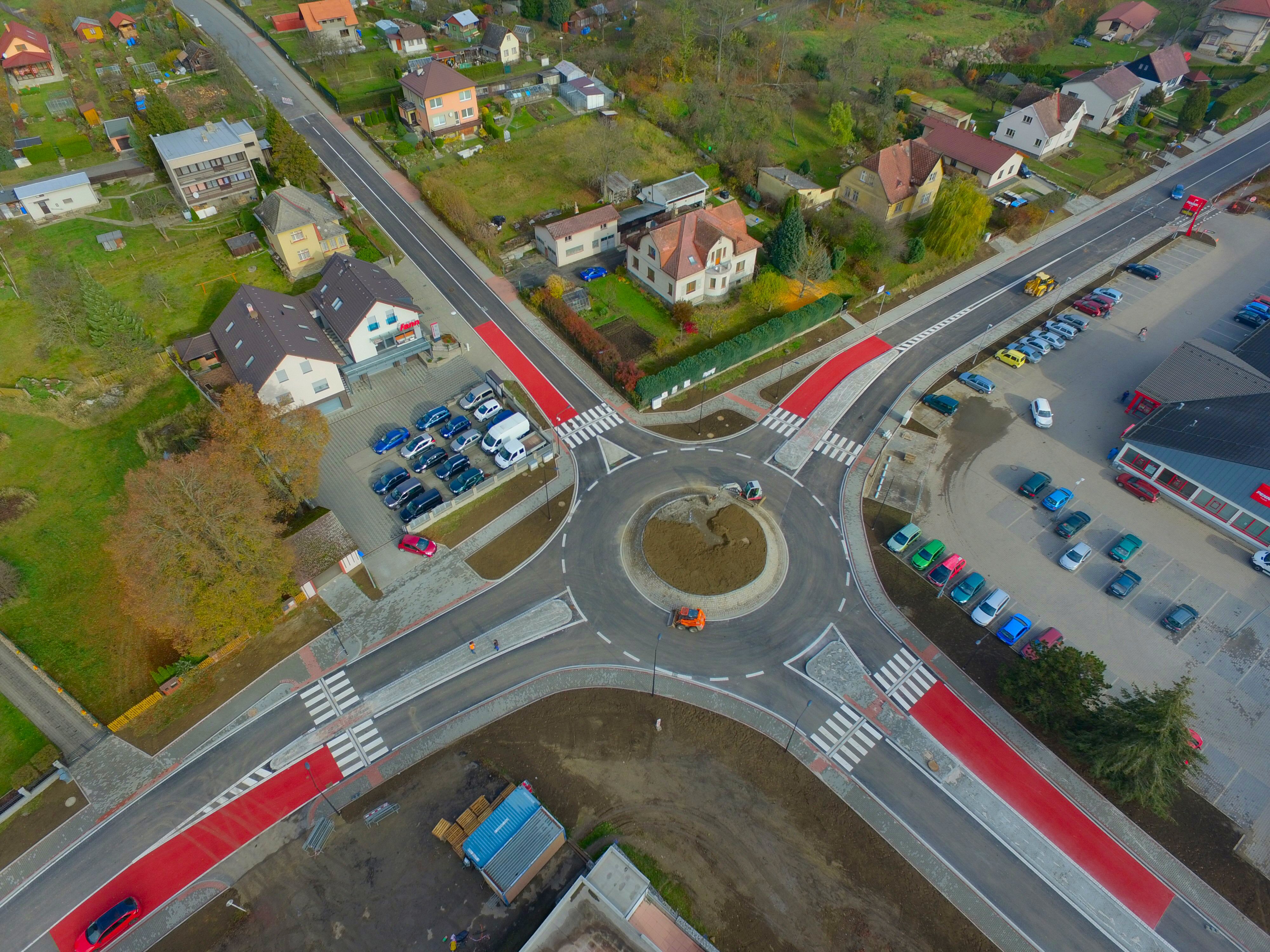 Humpolec – výstavba okružní křižovatky - Wegen- en bruggenbouw