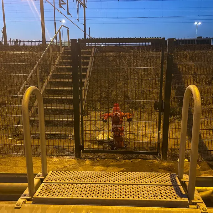 Taludtrap Hekwerk Looppoort Brandkraan Noodtrap Op Geleidedrail