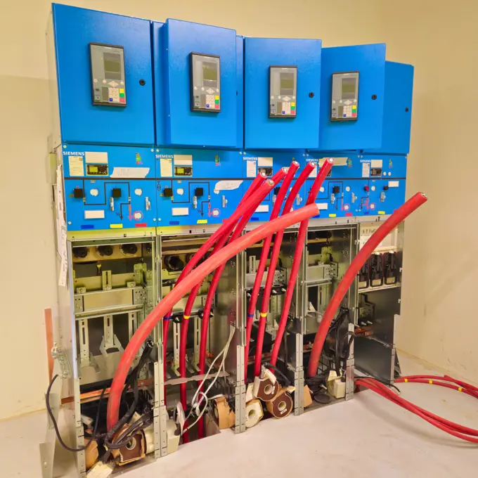 Kabels ingevoerd in de HVI