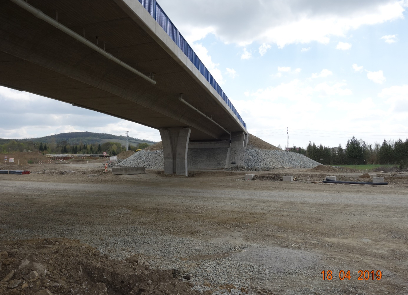 214-00 Most v km 7,240 na ceste III/050201 nad diaľnicou D1 Budimír - Bidovce (85,40 m) - Wegen- en bruggenbouw