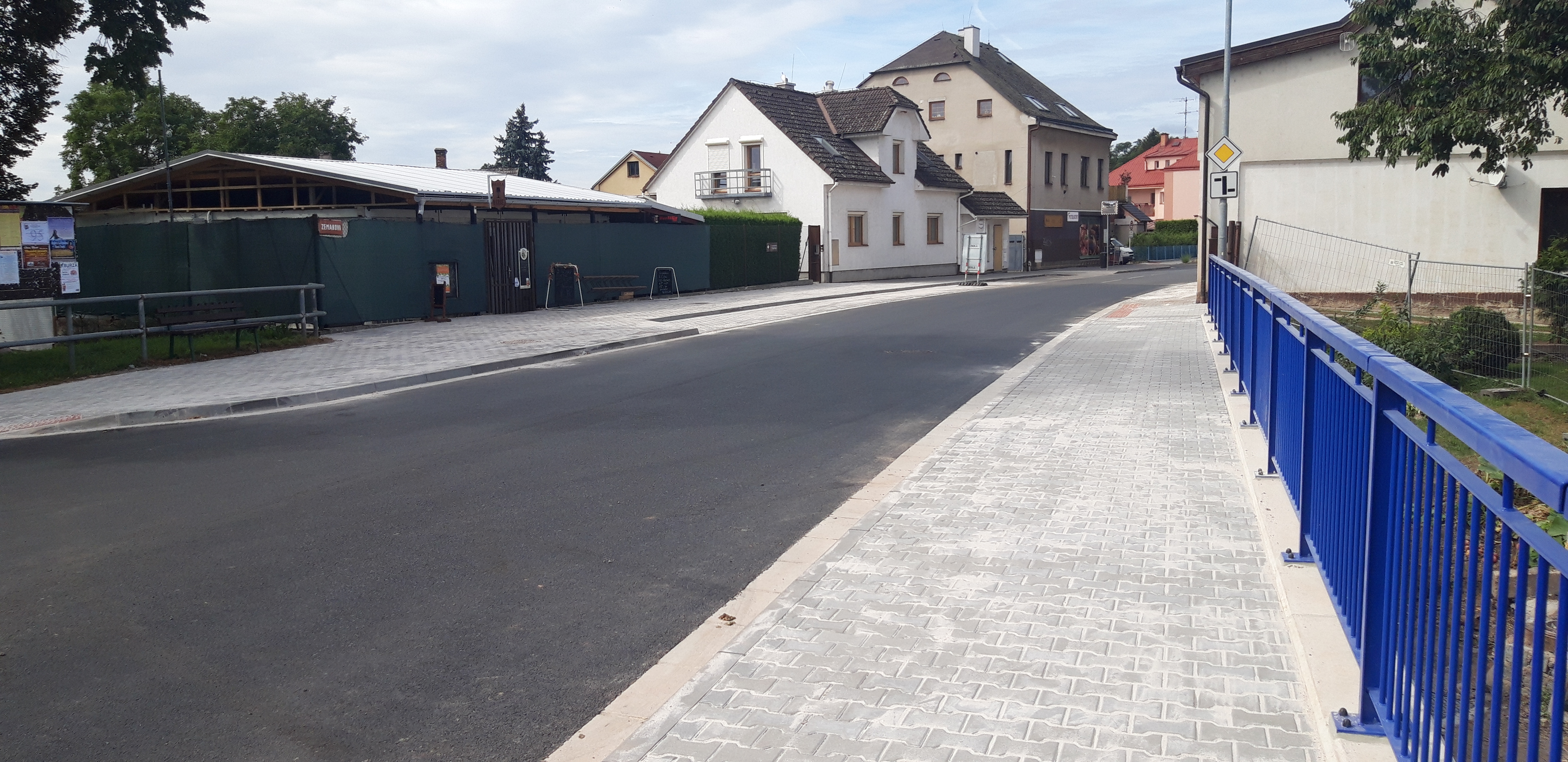 Silnice III/3089 – rekonstrukce průtahu obcí Smiřice - Wegen- en bruggenbouw