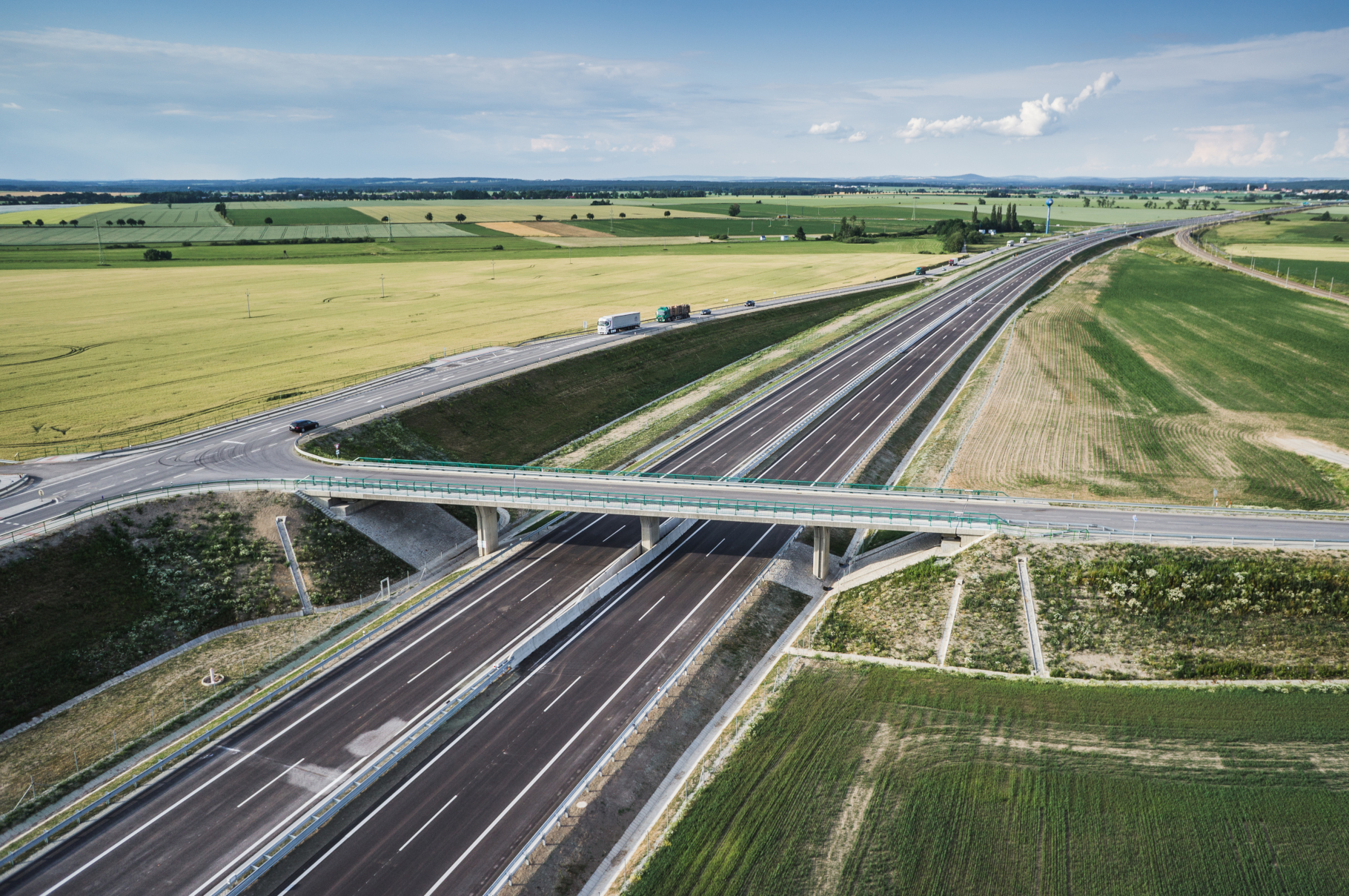 Dálnice D3 – výstavba úseku Bošilec–Ševětín - Wegen- en bruggenbouw